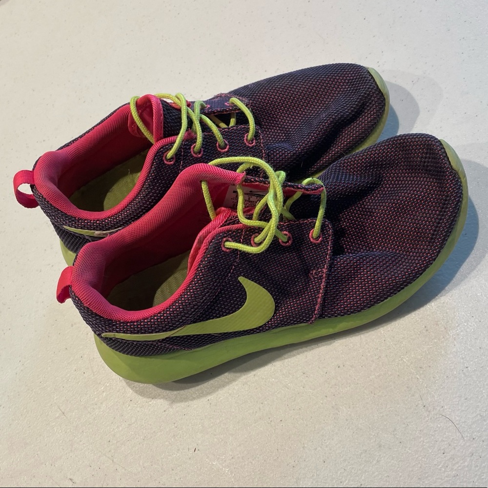 Nike Roshe Run 2014 Sneakers Shoes Size 8.5 8 1/2 Purple Neon